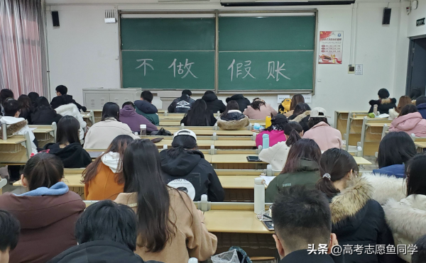 女生学什么专业最吃香(女孩适合什么专业好就业)插图2