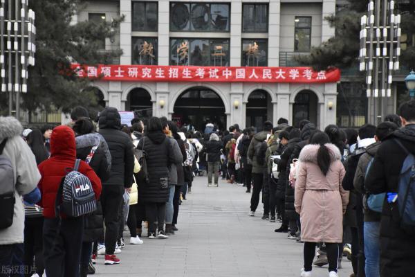 考研辅导班学费一般多少钱(考研要报班还是自学)插图