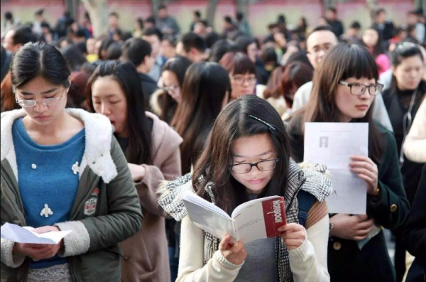 女生适合考什么公务员(适合女生报考的公务员岗位有哪些)插图