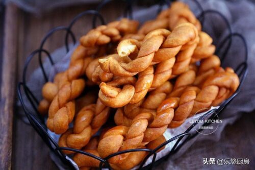 炸麻花酥脆的做法视频(炸麻花又酥又脆配方)插图