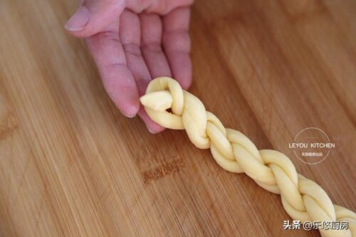 炸麻花酥脆的做法视频(炸麻花又酥又脆配方)插图10