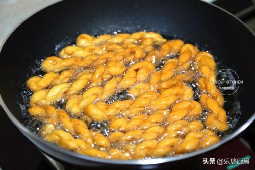 炸麻花酥脆的做法视频(炸麻花又酥又脆配方)插图12