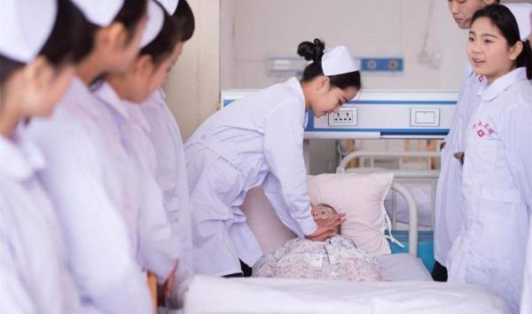 读护理专业一年学费要用多少(读成人护理学专业大专学费多少钱)插图3