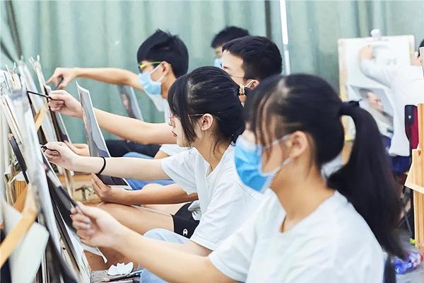 家境一般艺考值得走吗(一般家庭供的起艺考生吗)插图1