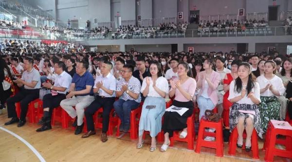 扬州大学广陵学院怎么样知乎(扬州大学广陵学院口碑怎么样)插图5