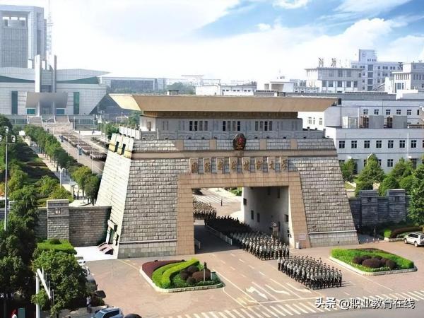 中国最顶级的六大军校(军事院校排名一览表)插图