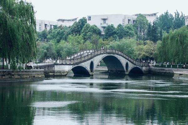 成都大学信息科学与技术学院(成都大学好还是成都信息工程大学好)插图2