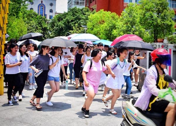 女孩适合考的军校排名(女孩高考600分左右优先报考哪些学校)插图