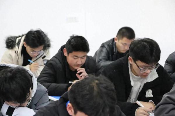 高三复读一年的费用大概是多少(济南高考复读学费多少)插图2
