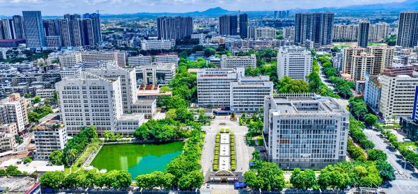 广东石油化工学院(广东石油化工学院航拍图)插图6
