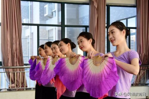 专科空姐跟本科空姐区别(空姐一般能干几年)插图3