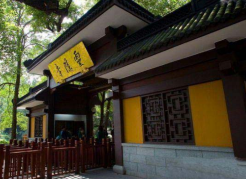 中国十大最灵验的祈福圣地(六种人不宜去寺院)插图