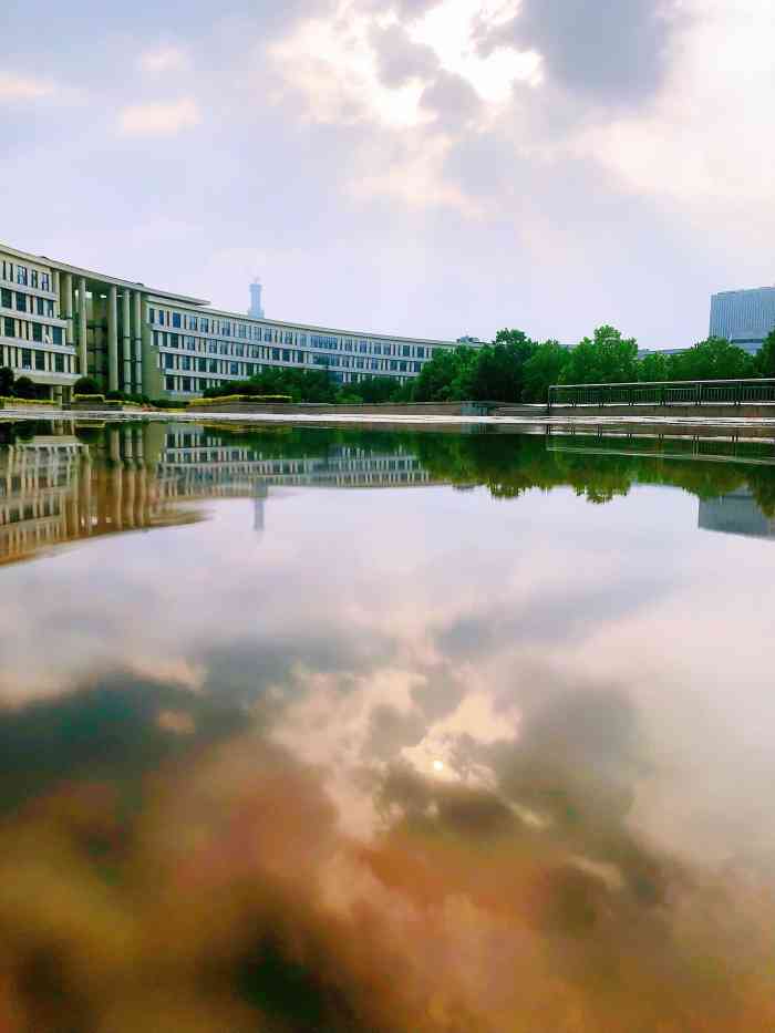 宁波万里学院热门专业(宁波财经学院热门专业)插图