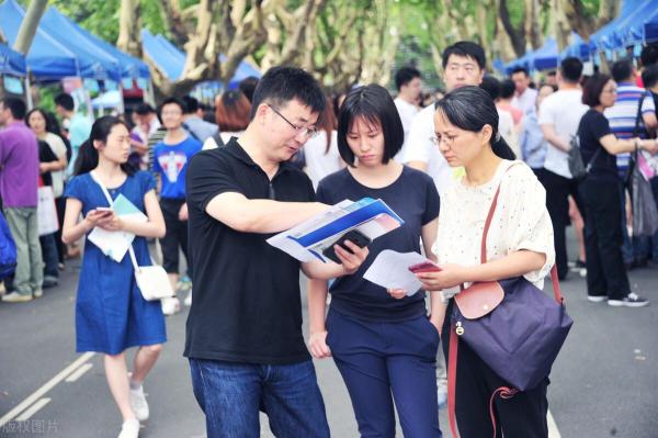 初三中考可以填几个志愿(中考怎么选学校报志愿)